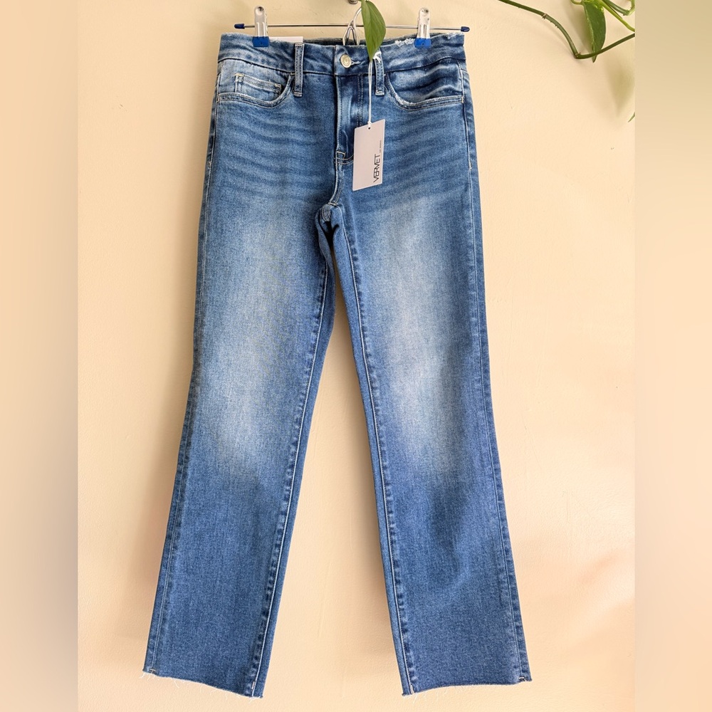 NWT CARLENE MID RISE CROP SLIM STRAIGHT STRETCH JEANS
VERVET size26 - Picture 3 of 13